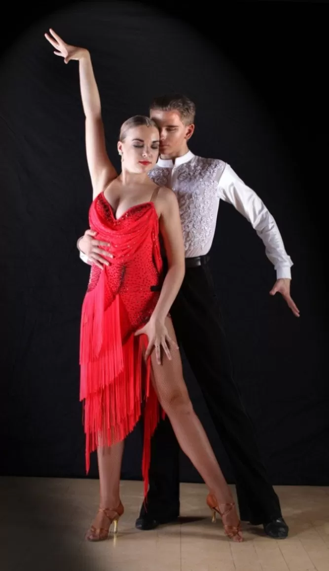 dans akademi iletişim