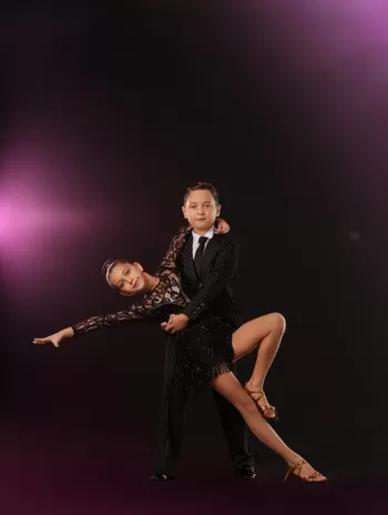 dans akademi iletişim