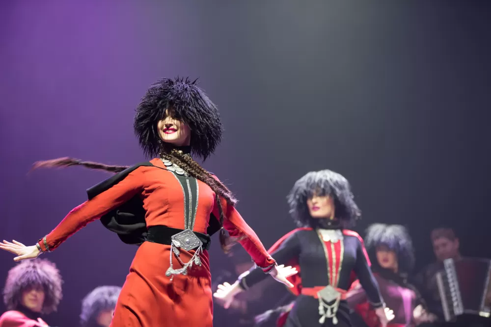 genç halk dansları dersi