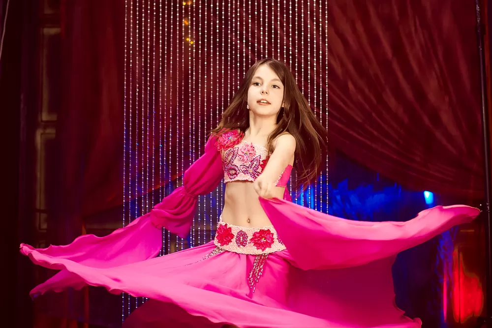 genç oryantal dans dersi