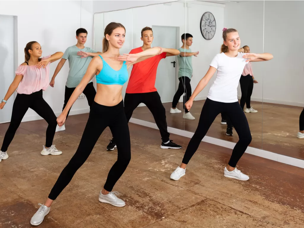 uygulamalı gençler için dans kursu