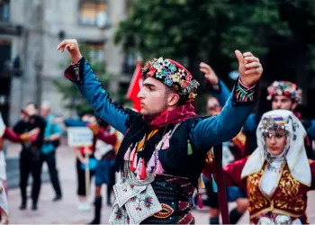 Zeybek Nasıl Yapılır? Zeybek Hareketleri ve Müzikleri