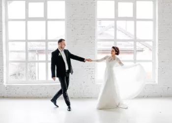 Düğün Dansı Kursu Fiyatları Ne Kadar? – Dansınızla Konuklarınızı Etkilemenizin Maliyeti