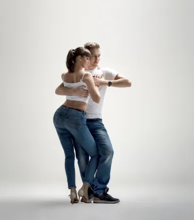 Romantizmin Ritmiyle Tanışın: Bachata Kursu