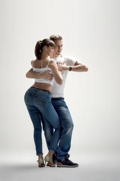 Romantizmin Ritmiyle Tanışın: Bachata Kursu