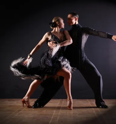 Bolero Kursu: Rumba'nın Tutkusu, Vals'in Zarafetiyle Buluşuyor