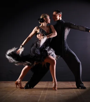 Bolero Kursu: Rumba'nın Tutkusu, Vals'in Zarafetiyle Buluşuyor