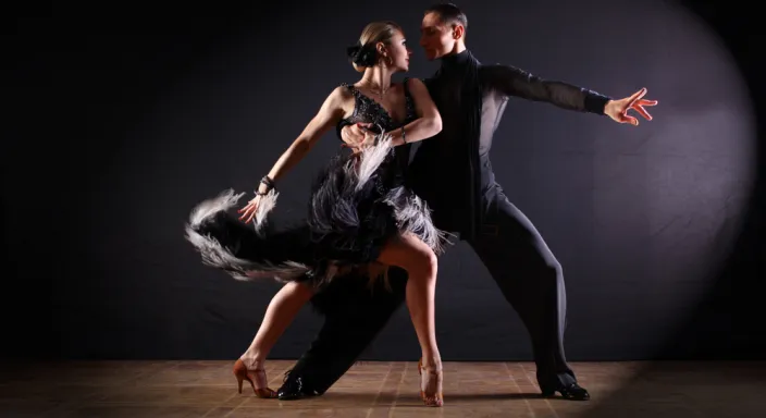 Bolero Kursu: Rumba'nın Tutkusu, Vals'in Zarafetiyle Buluşuyor