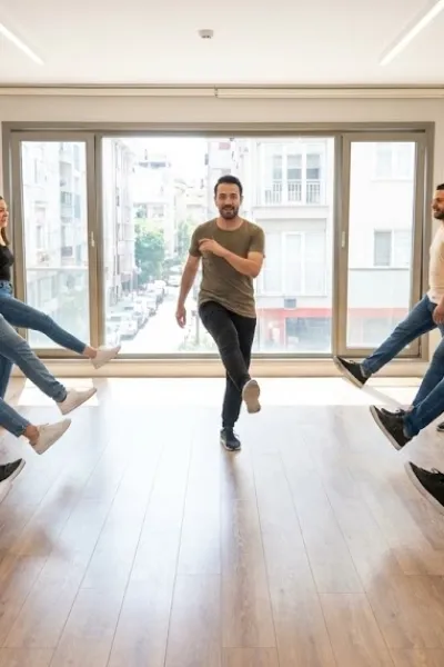 Çarliston Kursu: 1920'lerin Çılgın Ritmiyle Zamanda Yolculuk