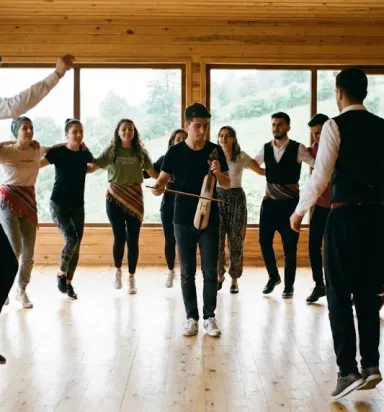 Horon Kursu: Karadeniz'in Hırçın Ritmine Ayak Uydurun