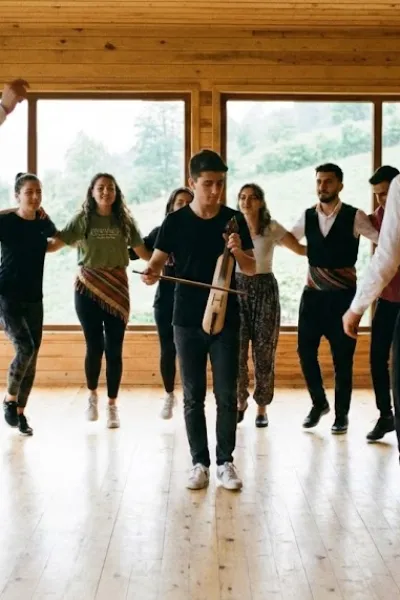 Horon Kursu: Karadeniz'in Hırçın Ritmine Ayak Uydurun