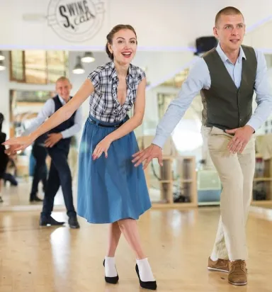 Lindy Hop Kursu: 1920'lerin Caz Ruhuyla Pistte Özgürleşin
