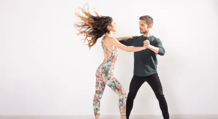 Merengue Kursu: Latin Dünyasına Girişin En Eğlenceli ve Kolay Yolu